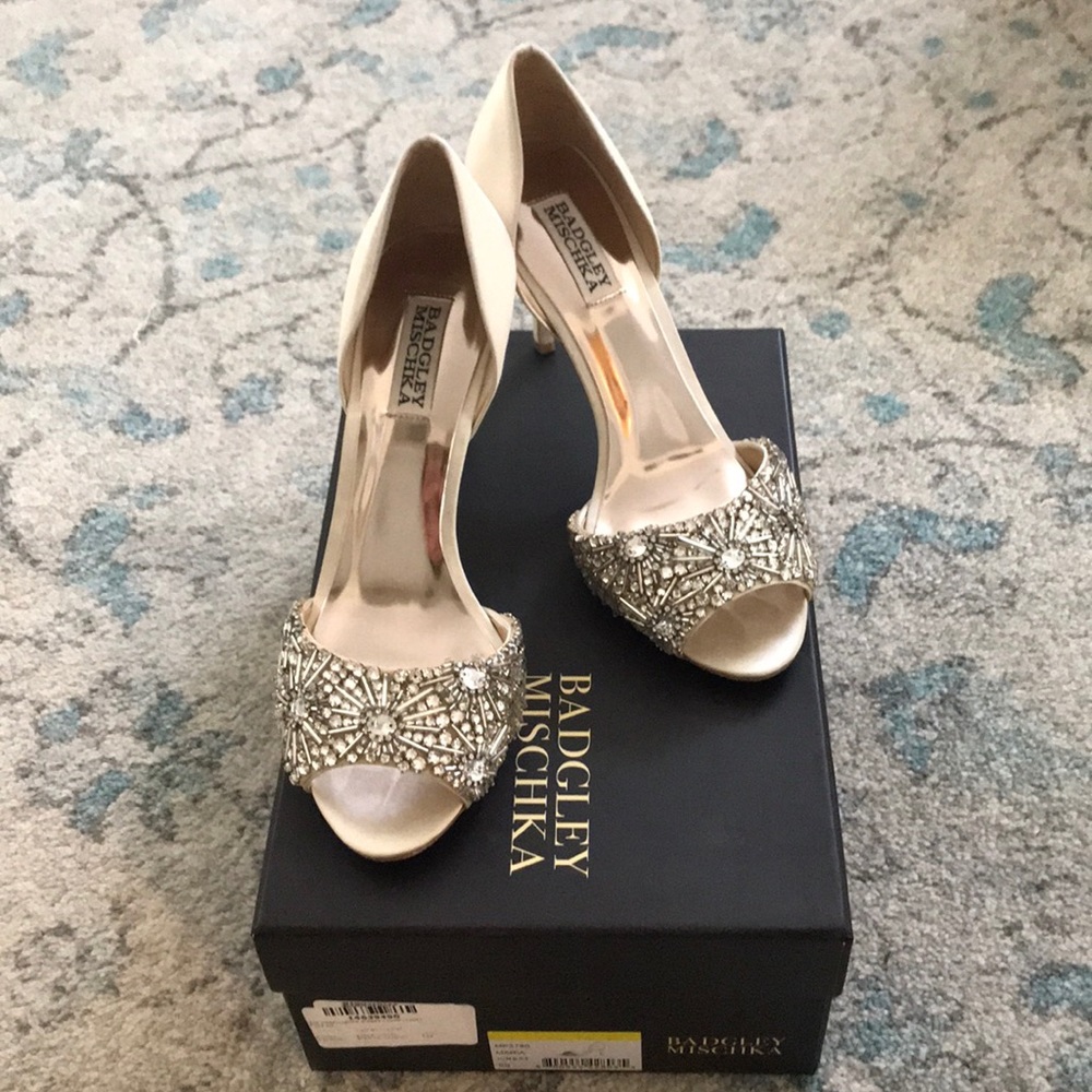 Badgley Mischka Maria d’Orsay Pumps 👠